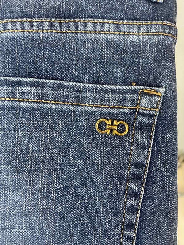 ブランドジーンズ角部分ディテール